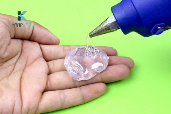 Bị bỏng keo nến