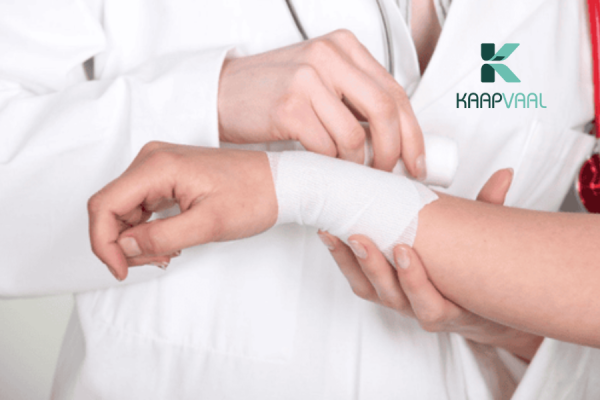 Hướng dẫn phương pháp thay băng vết loét tì đè đúng cách